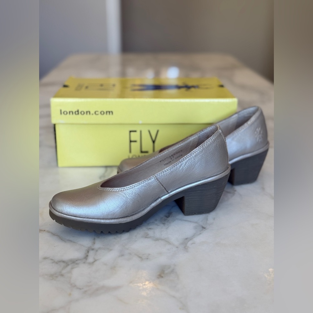 NIB Fly London Mousse Block Heel Pump in Silver, size 37